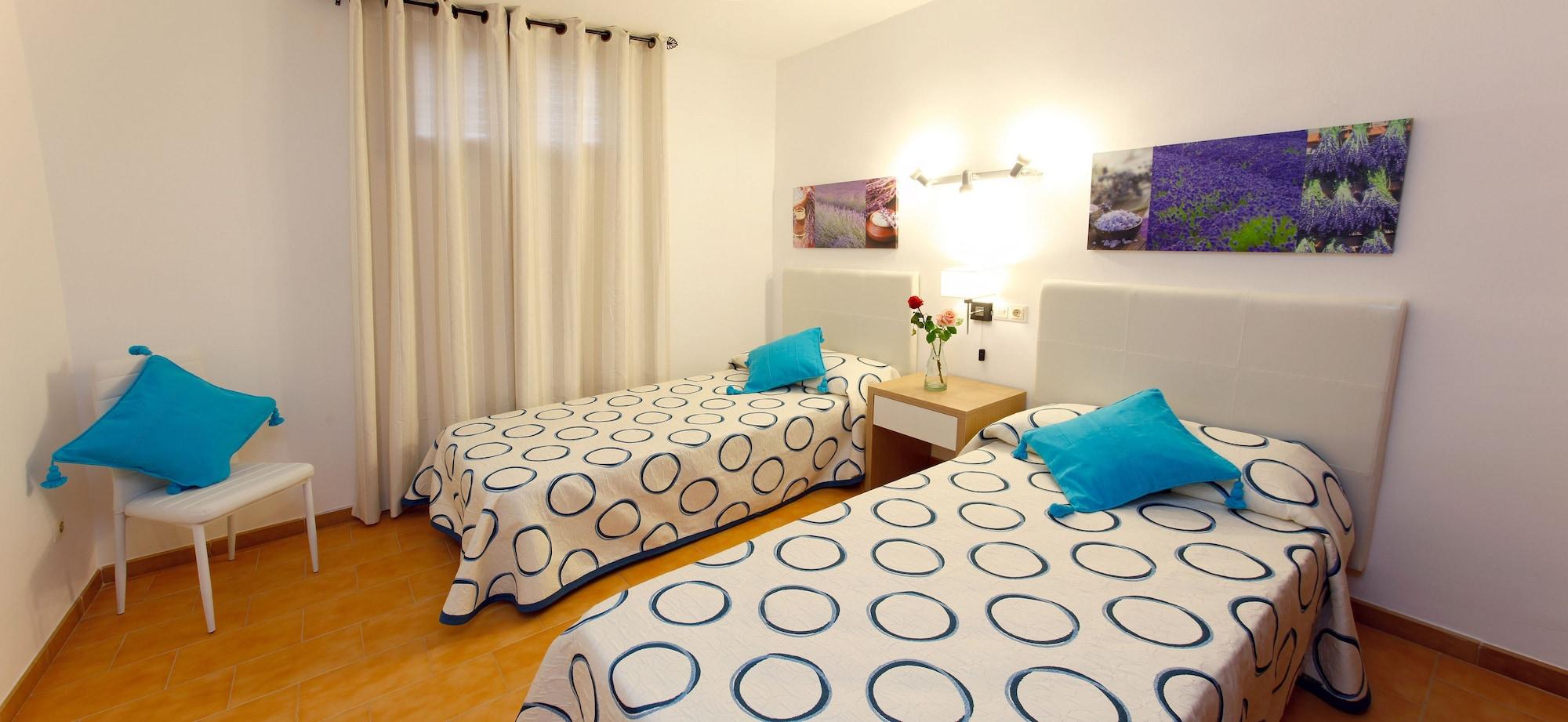 Typic Sandic Apartments Es Canar  Bagian luar foto
