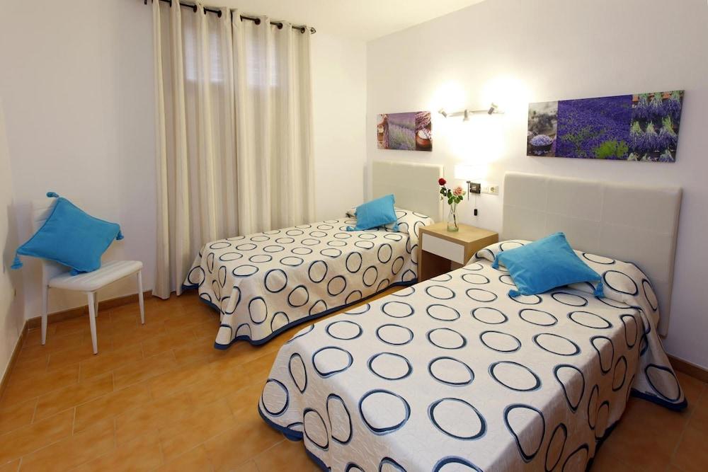 Typic Sandic Apartments Es Canar  Bagian luar foto