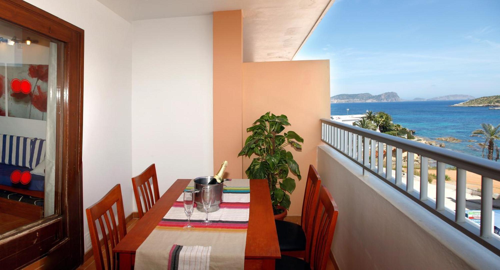 Typic Sandic Apartments Es Canar  Bagian luar foto