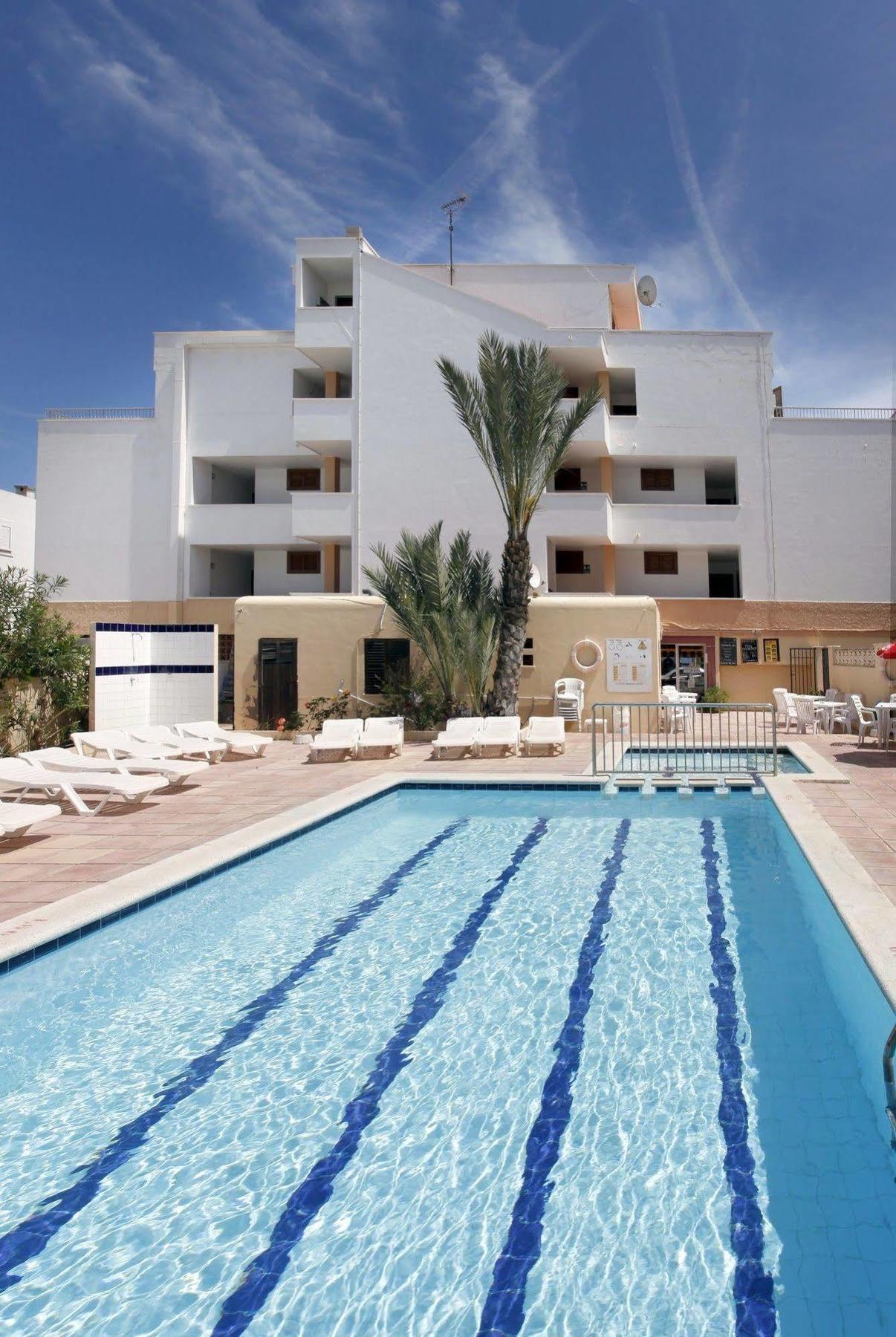 Typic Sandic Apartments Es Canar  Bagian luar foto
